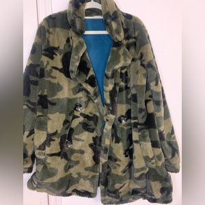 Beautiful Prelove camouflage furry coat small size